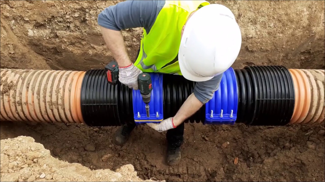 Reparación de colectores en obra.